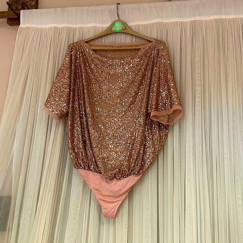 Adorable sequin tee bodysuit size S faded Bronze color FP